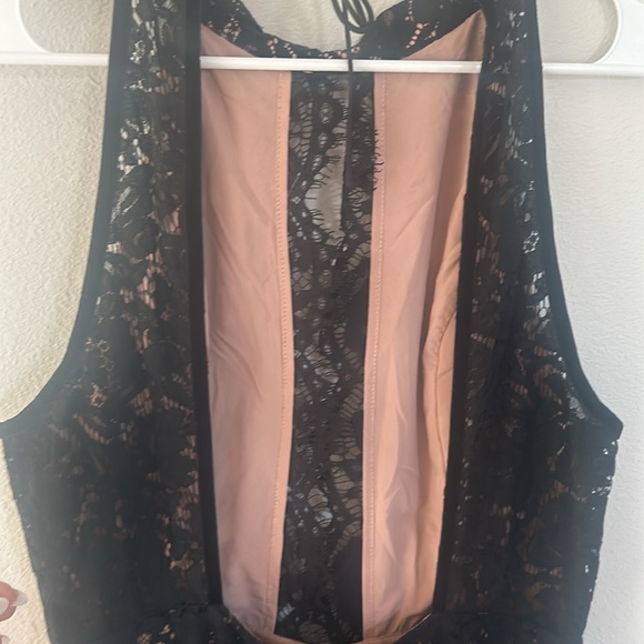 Black backless lacy dress - Picture 5 of 7